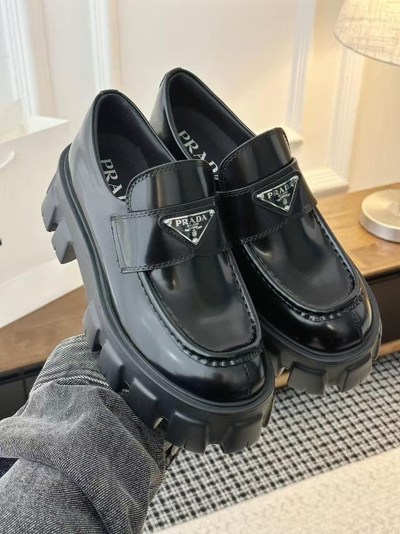 PRADA ブラック ローファー
