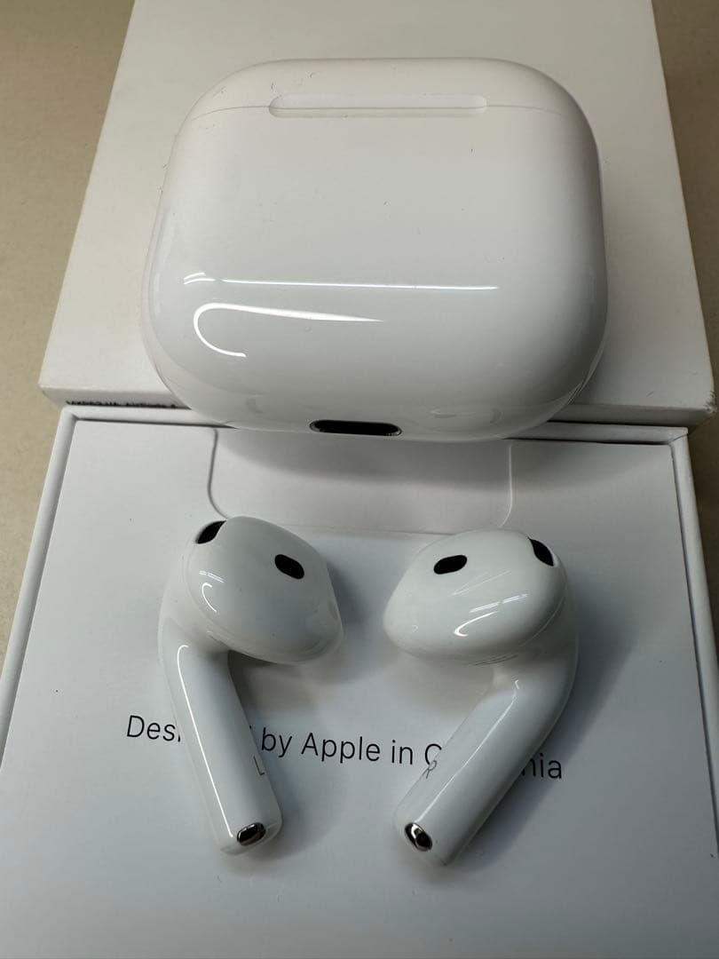【極美品】Apple AirPods 4 MXP63J/A C2F2G