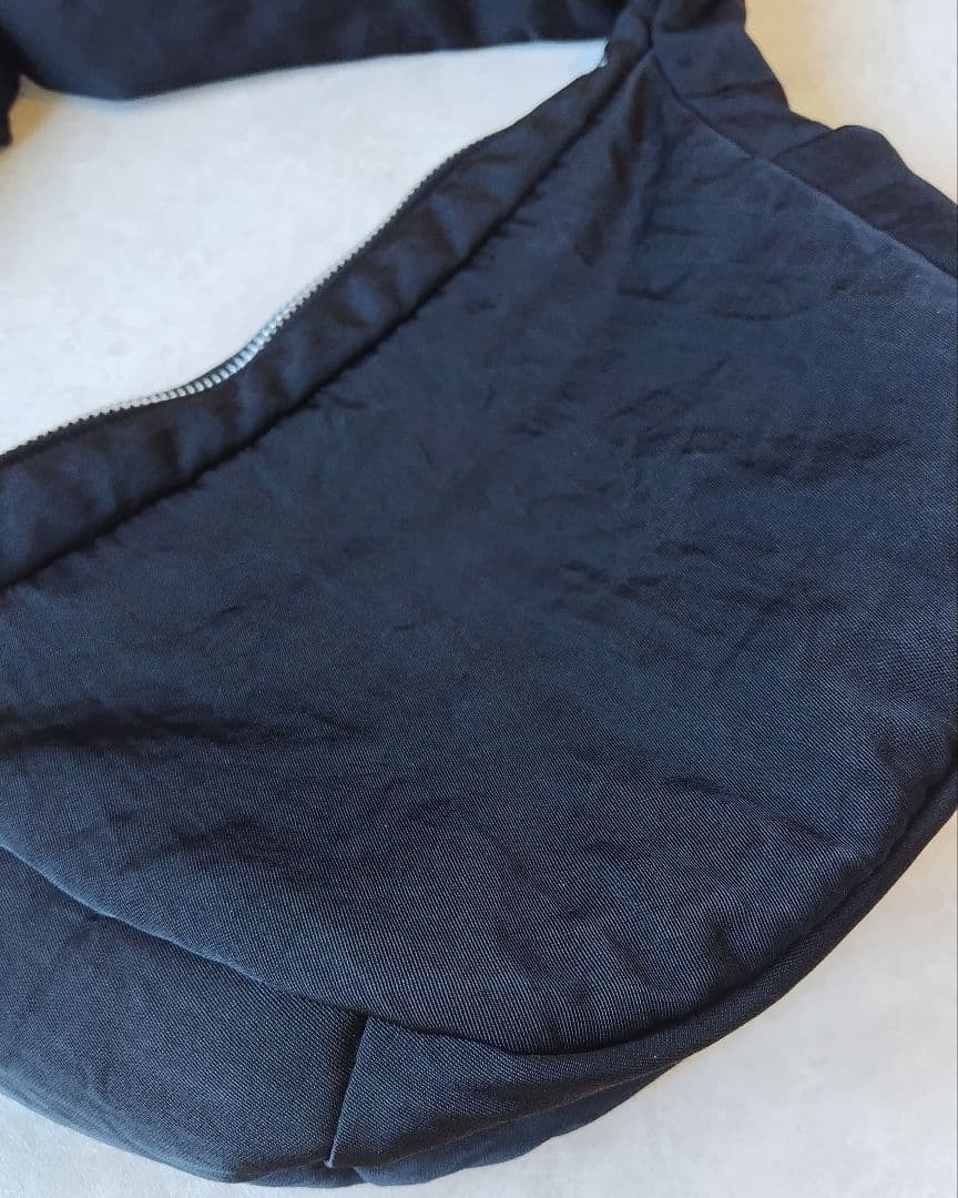 美品 ITTI ANNIE PUFFER TOWN MOON BAG イッチ