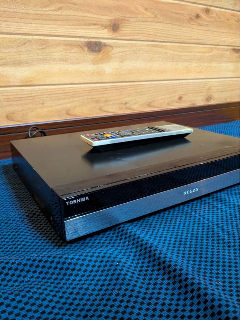 TOSHIBA 東芝 REGZA ブルーレイレコーダー　リモコン付き