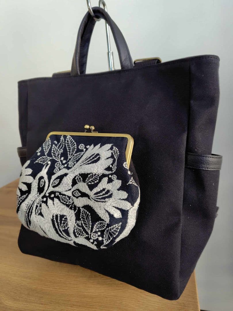 ペ*コ様 ミナペルホネン/carnival　カーニバルネイビー/がま口ポケット/