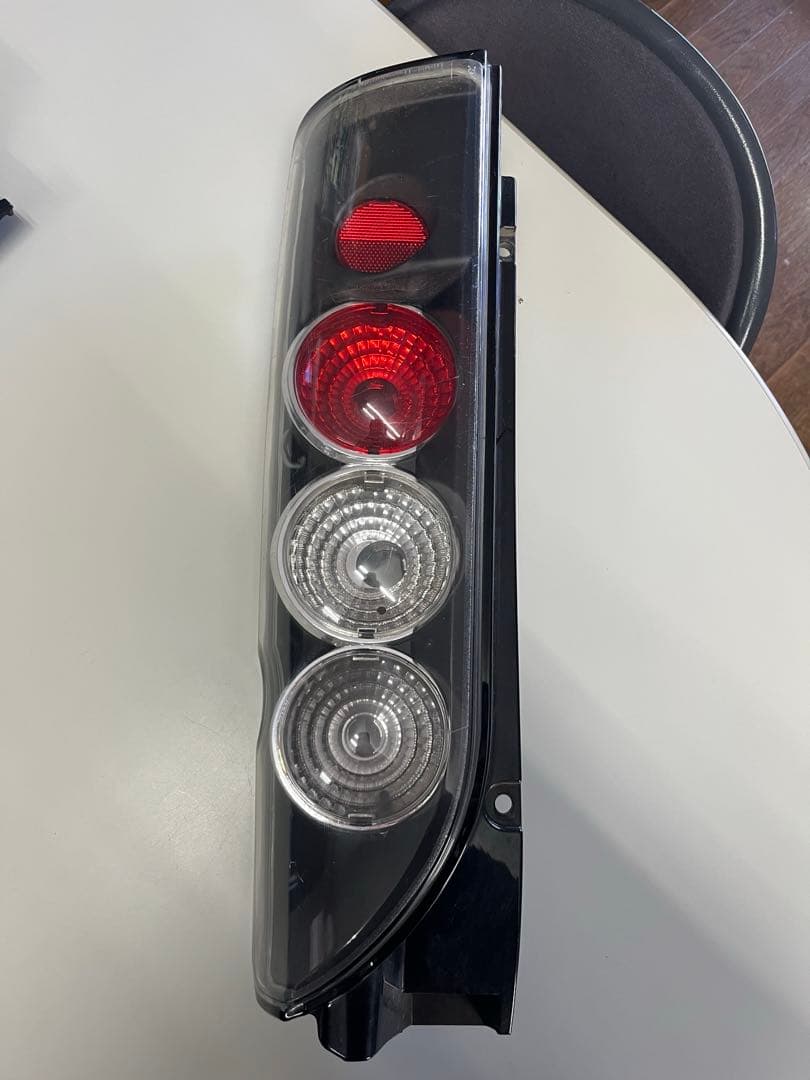 トヨタ　ハイエース200系ユーロテールランプ廃盤