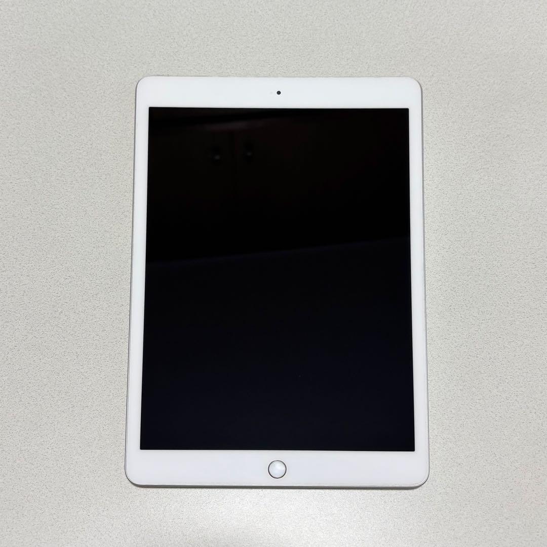 Apple iPad シルバー 本体 第8世代 128G WiFiモデル