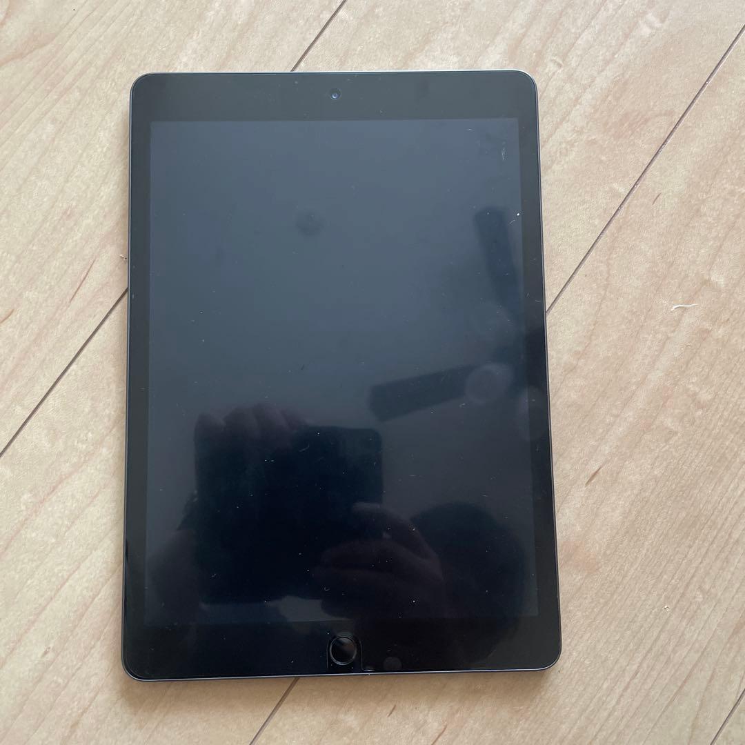 Apple iPad 第8世代　32GB Wi-Fiモデル　ブラック　充電器付き