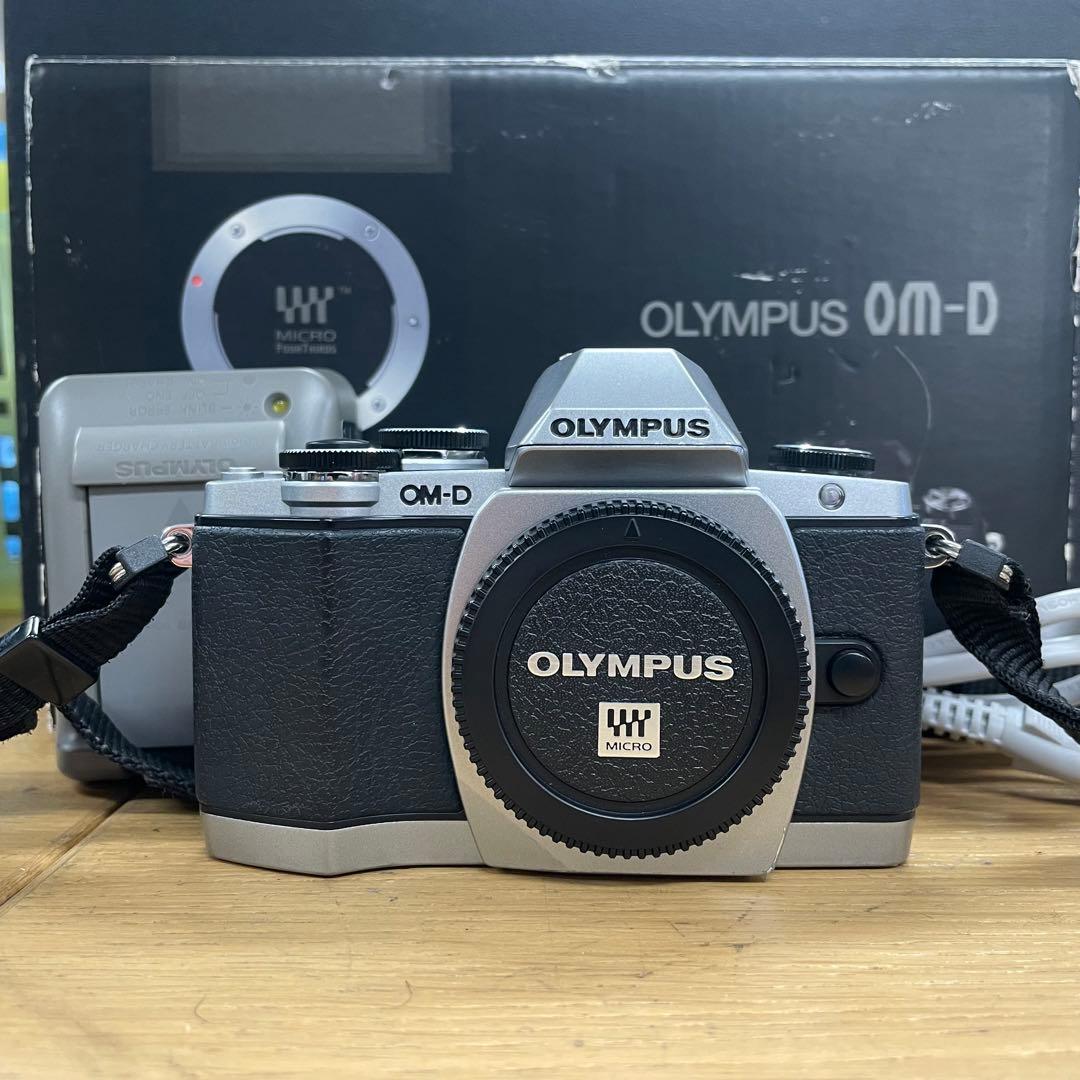 動作品 OLYMPUS OM-D E-M10 ミラーレス一眼