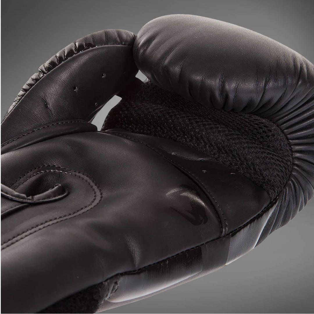 Venum Elite ボクシンググローブ - ブラック 12oz