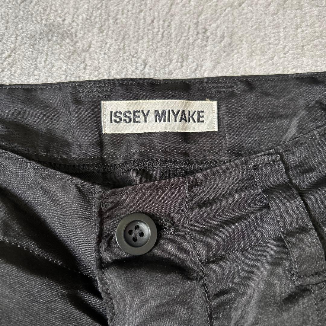 イッセイミヤケのパラシュートパンツです