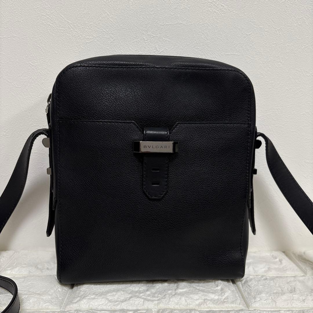 ▪️BVLGARI レザー　ショルダーバッグ　ブルガリバックル　BVCKLE 黒