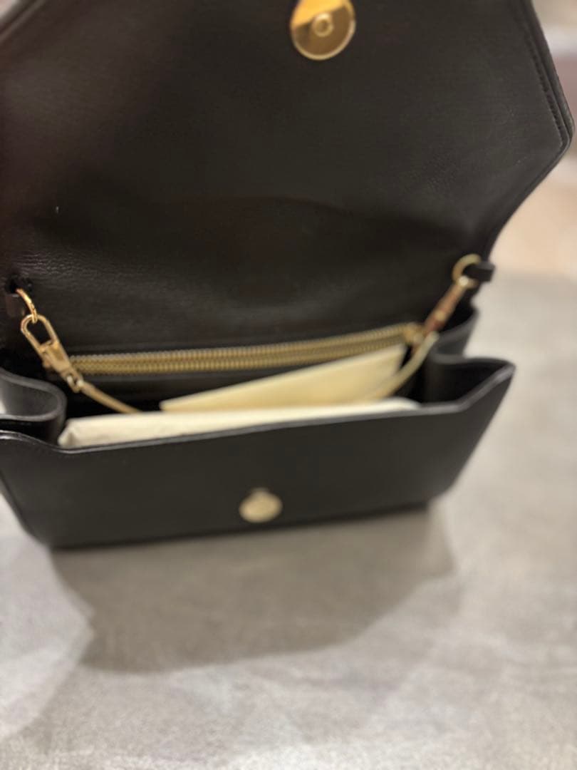 値下げしました！新品　ジパンシーレザー フラップクラッチバッグ定価142,800