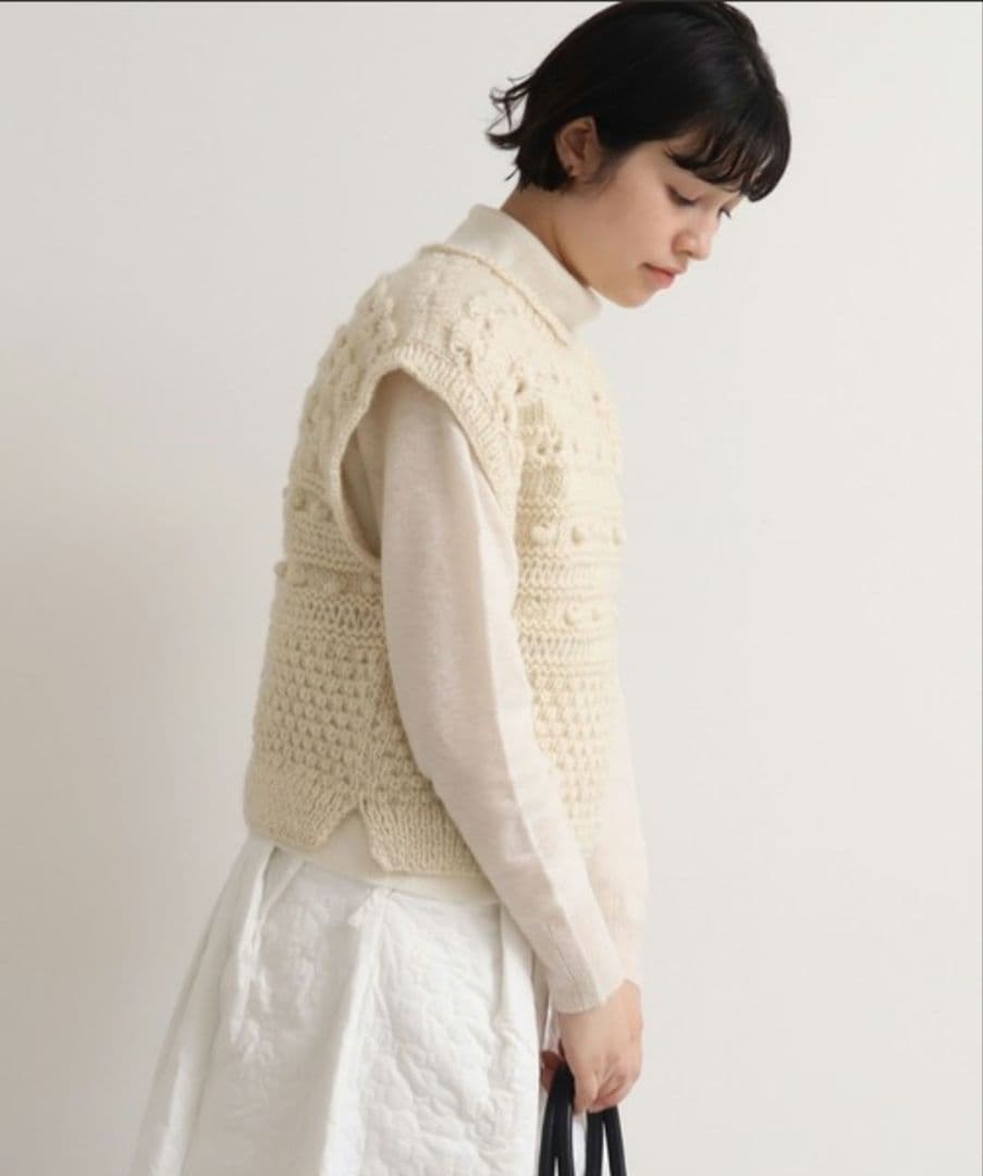 ビュルデサボン　ネパールハンドニット　おはなとぽんぽんベスト