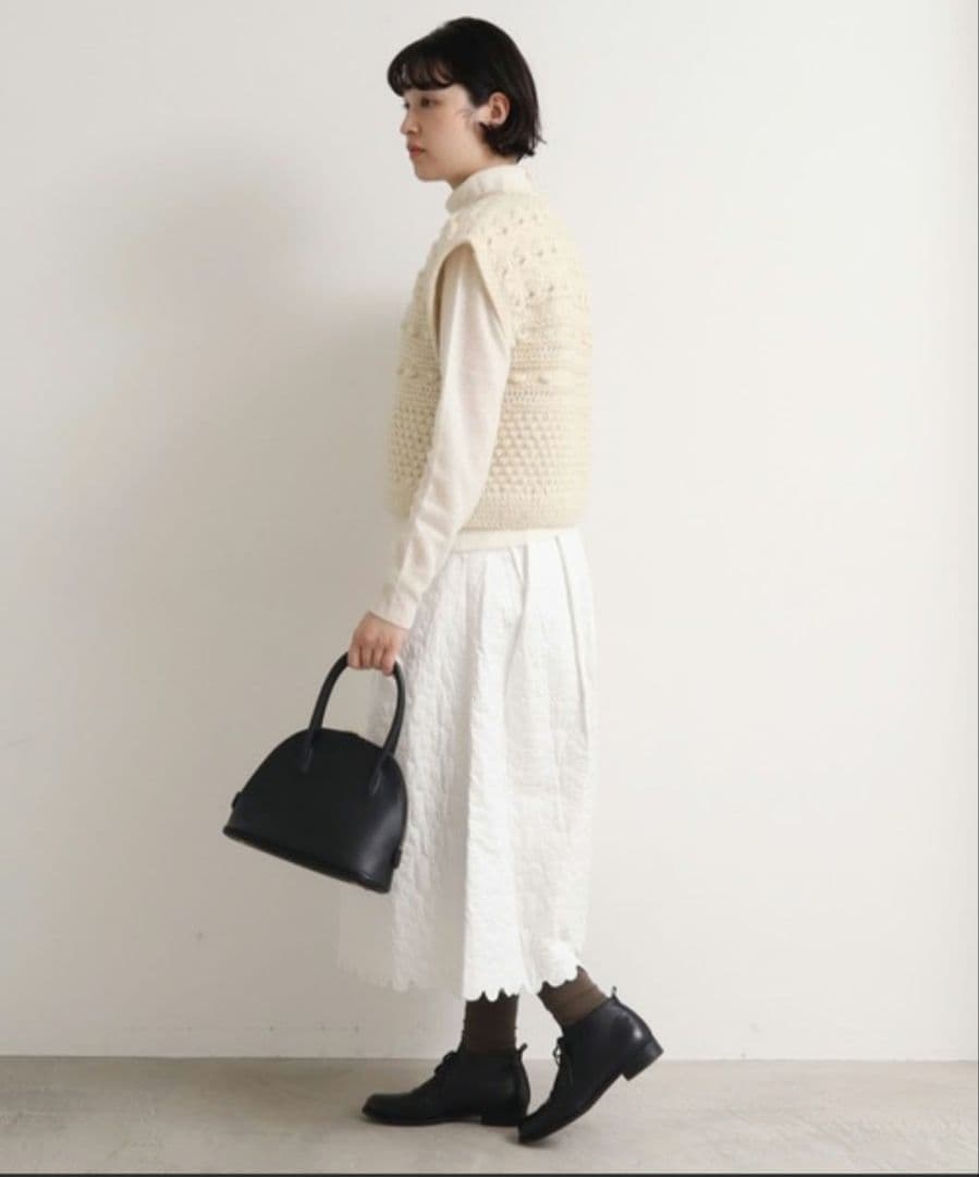 ビュルデサボン　ネパールハンドニット　おはなとぽんぽんベスト