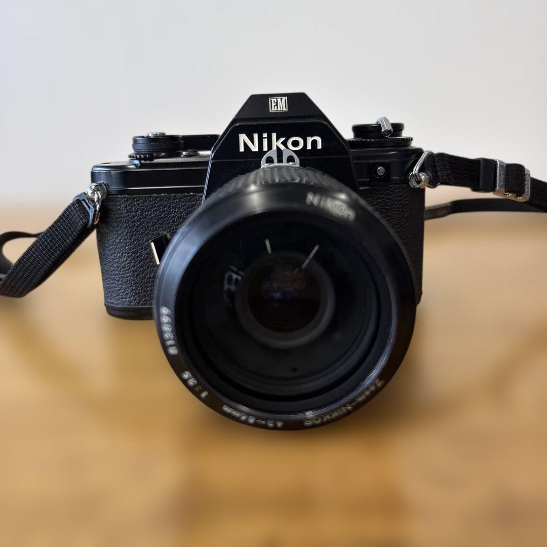 Nikon EM フィルム一眼レフカメラ レンズ付き