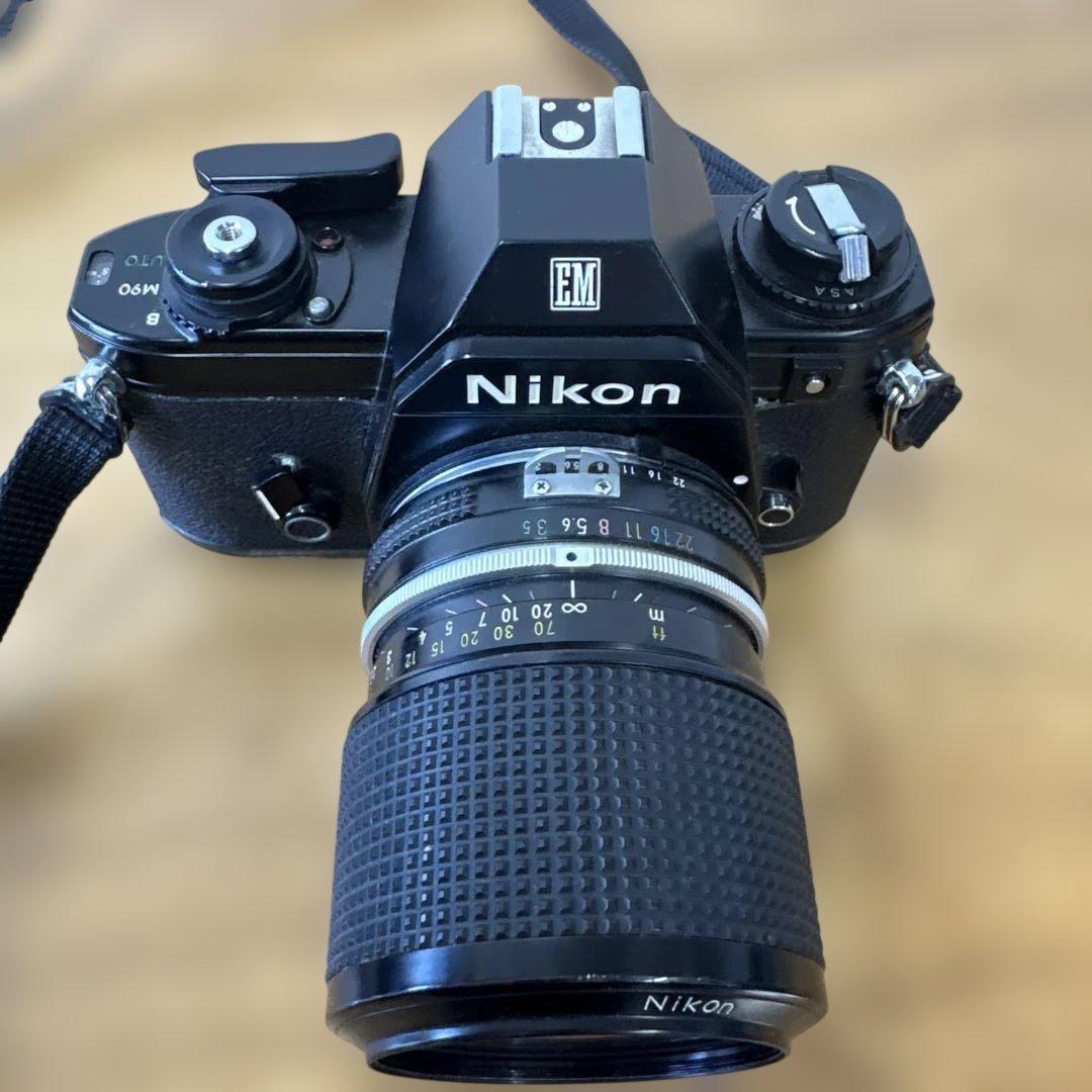 Nikon EM フィルム一眼レフカメラ レンズ付き
