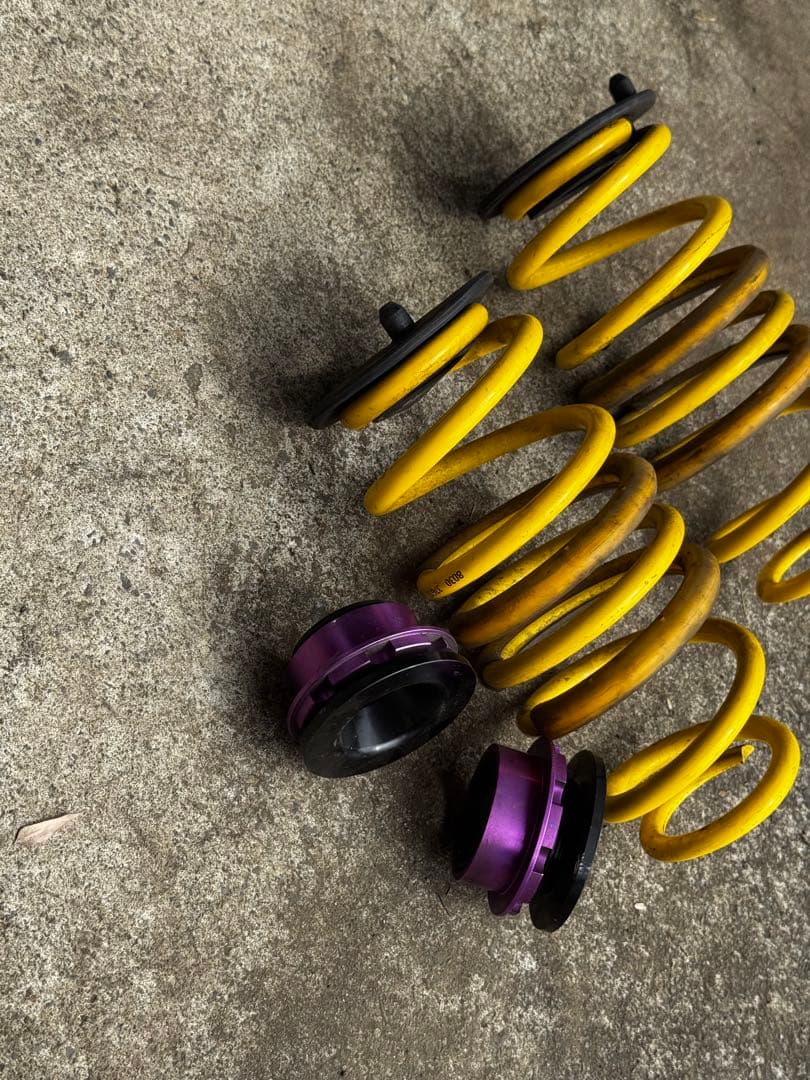 ゴルフRリア車高調　バネ