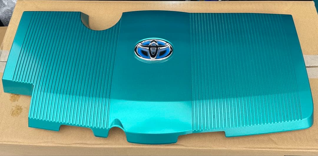 トヨタプリウス50系　CH-Rハイブリッドエンジンカバー