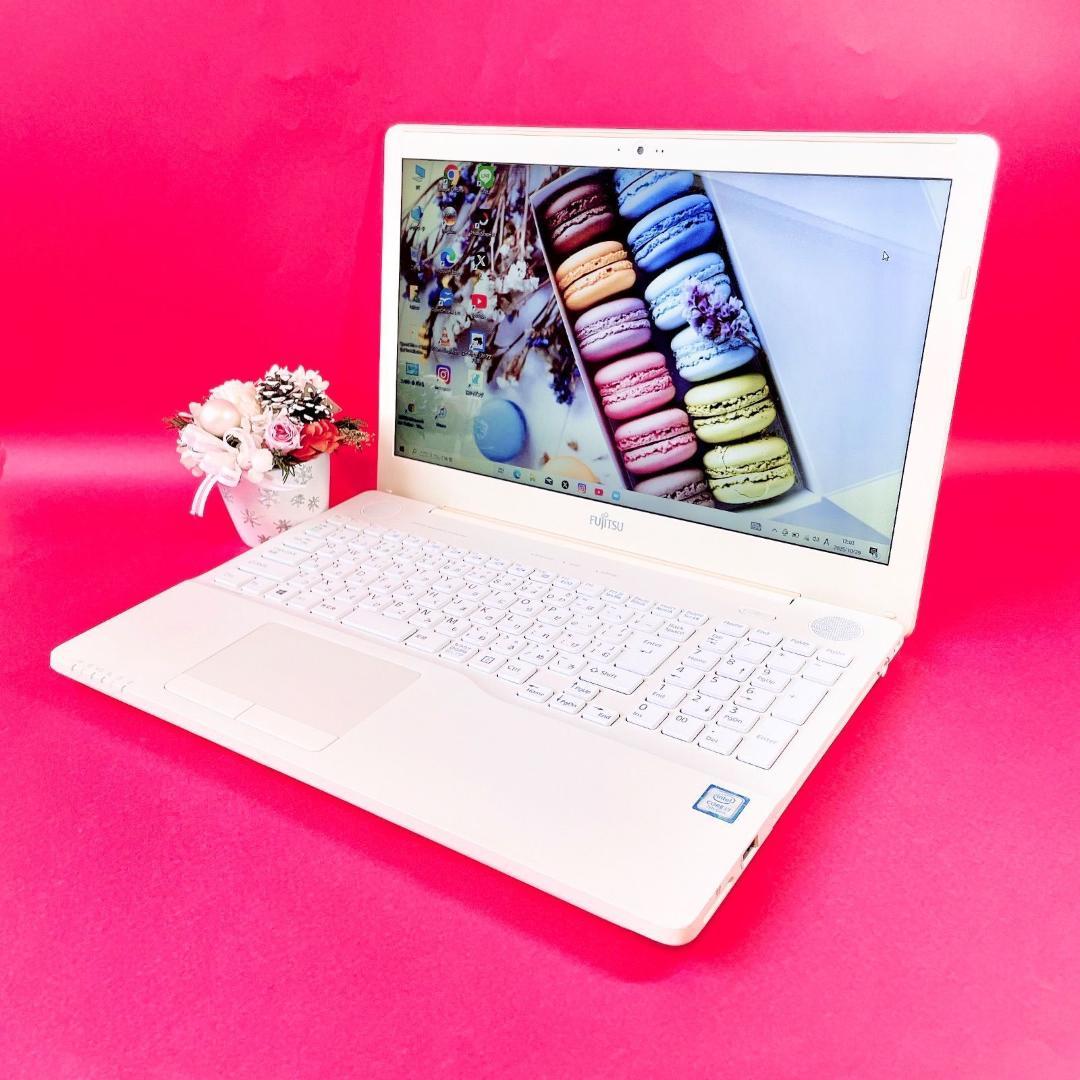 高性能Corei7✨️薄型ノートパソコン✨️快適SSD 可愛いホワイト✨️カメラ付き