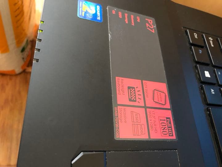 ギーガバイト GIGABYTE P27G