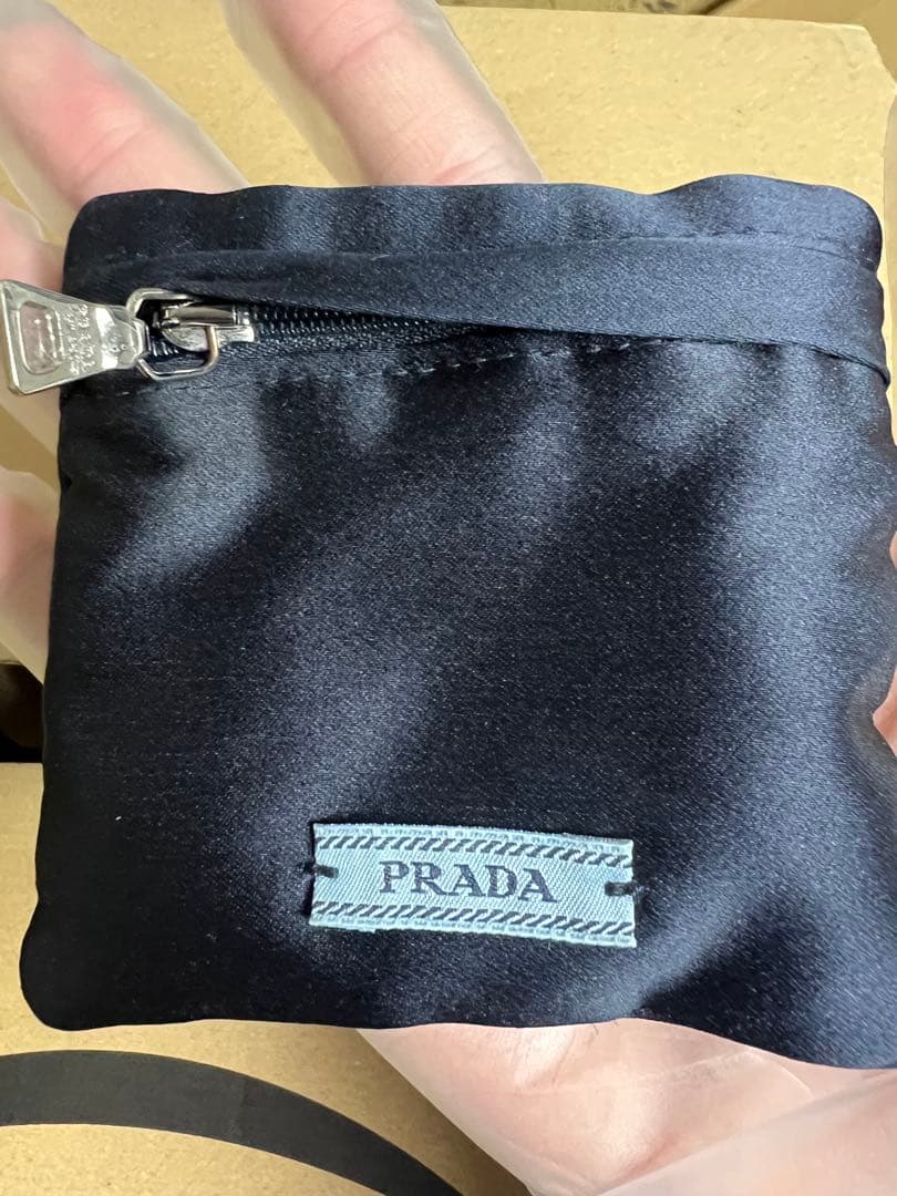 PRADA シングルピアス　トライアングル