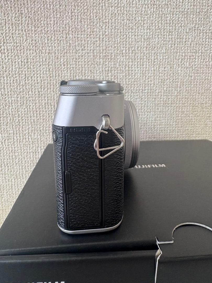 FUJIFILM X100V シルバー【ショット数4,800回・付属品多数】