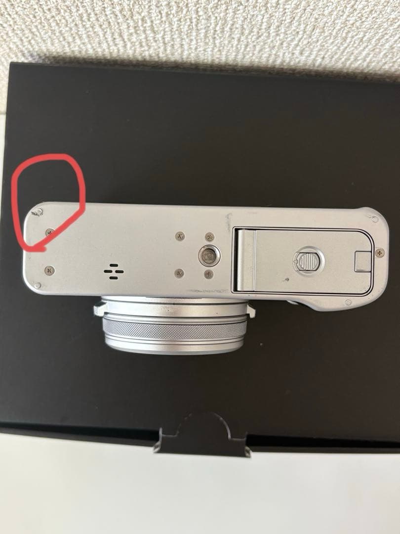 FUJIFILM X100V シルバー【ショット数4,800回・付属品多数】