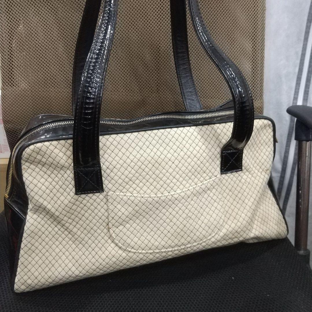 A*I様 シャネル ボーリングバッグ パテント エナメル コットン