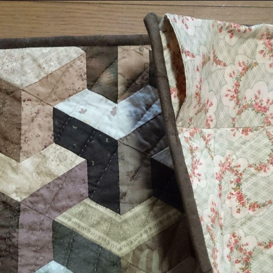 パッチワーク インナーシティ タペストリー ベッドカバー 穏やかな秋