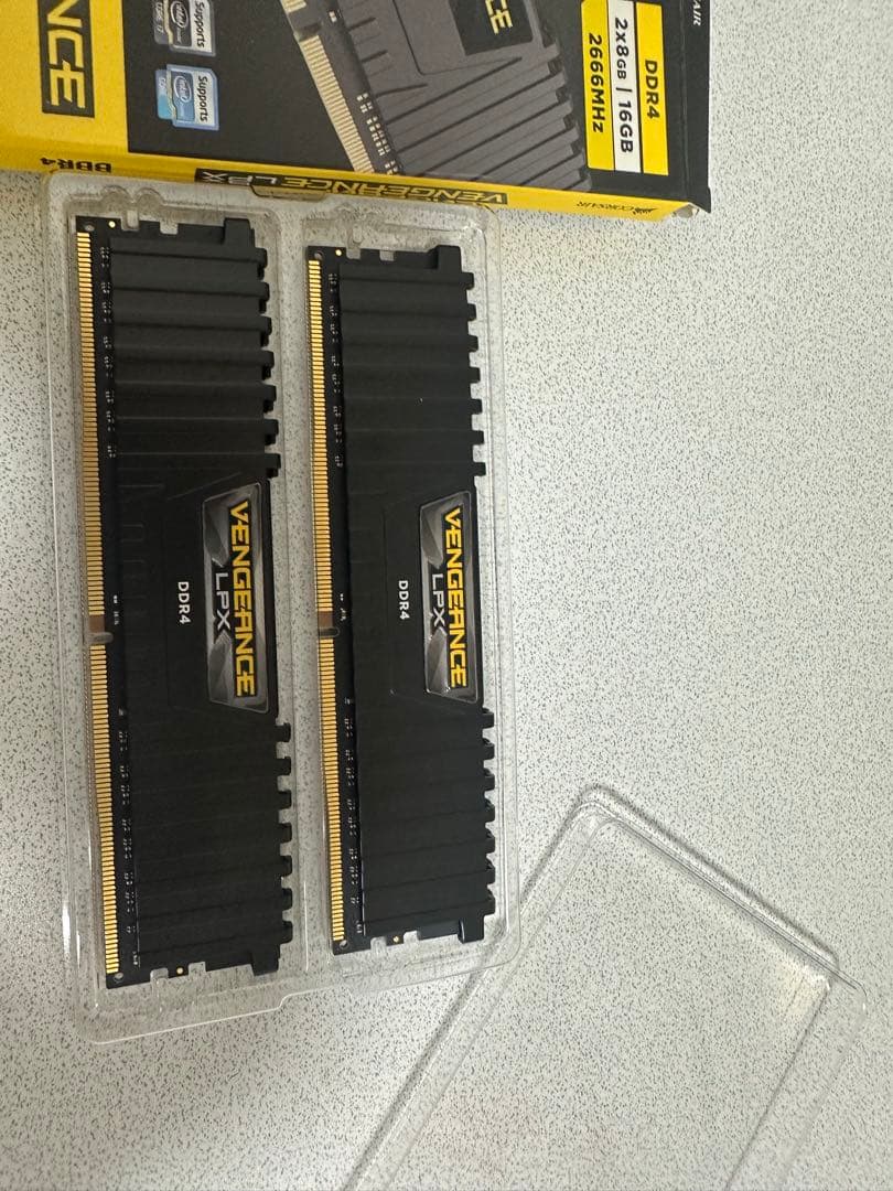 メモリー Corsair Vengeance LPX DDR4-2666 16GB