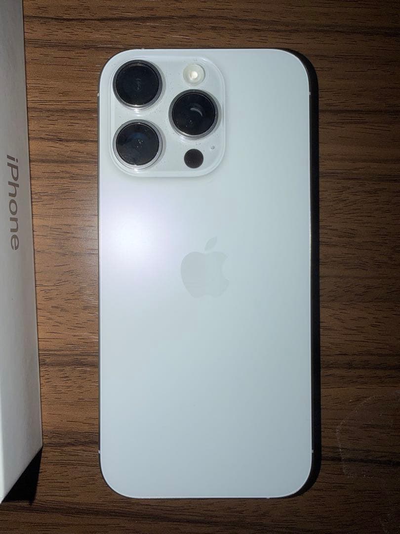 美品　Apple iPhone 16Pro本体　ホワイト