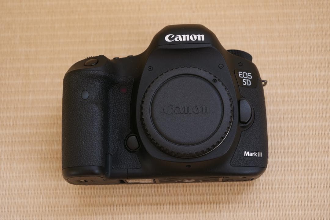 キヤノン　EOS5DMarkⅢ　ボディ　美品　シャッター回数11,000回