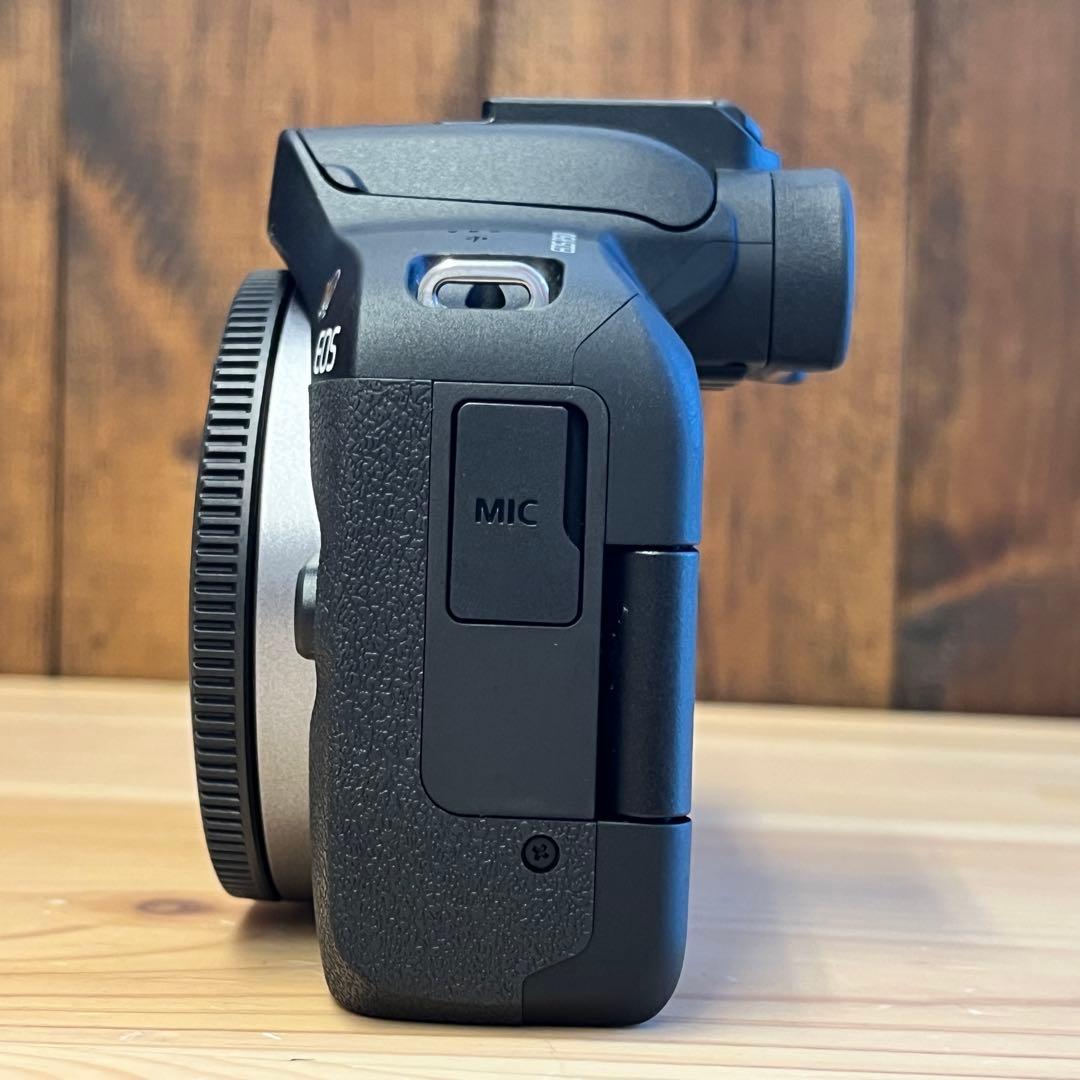 【箱有り新品級】Canon EOS R50 ミラーレスカメラ SDカード