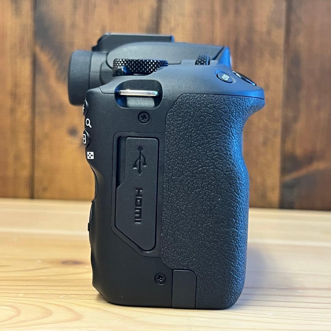 【箱有り新品級】Canon EOS R50 ミラーレスカメラ SDカード