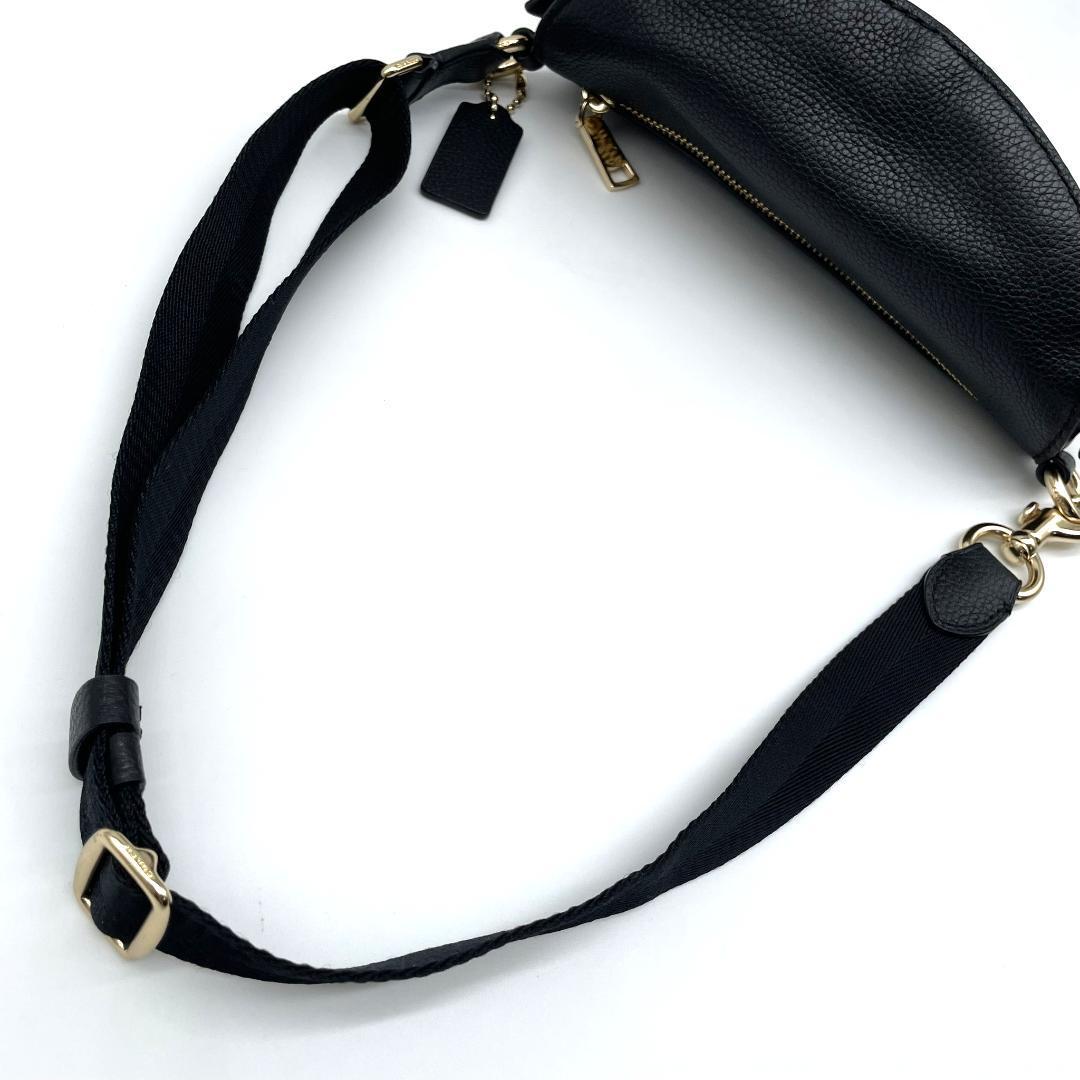 マダムさま　未使用級美品　コーチ　ボディバッグ　レザー　ブラック　黒　シボ革