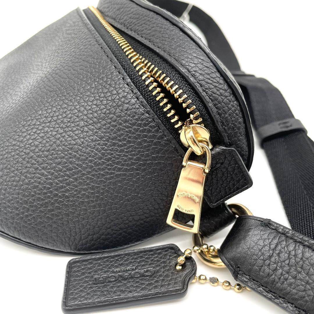 マダムさま　未使用級美品　コーチ　ボディバッグ　レザー　ブラック　黒　シボ革