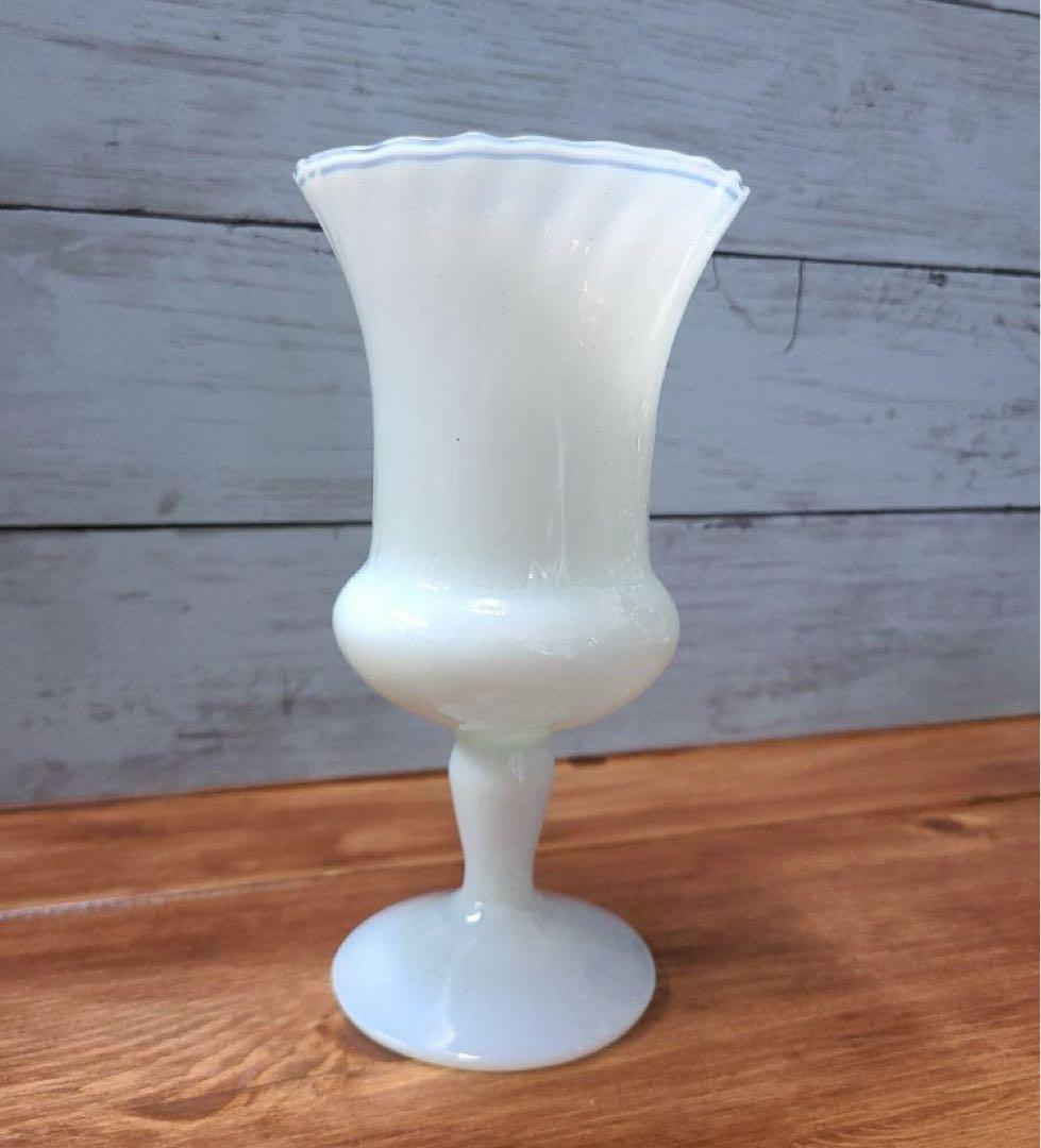 フランスアンティーク オパリンガラス フラワーベース フリル 花瓶 花器