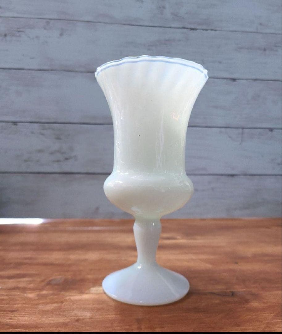 フランスアンティーク オパリンガラス フラワーベース フリル 花瓶 花器