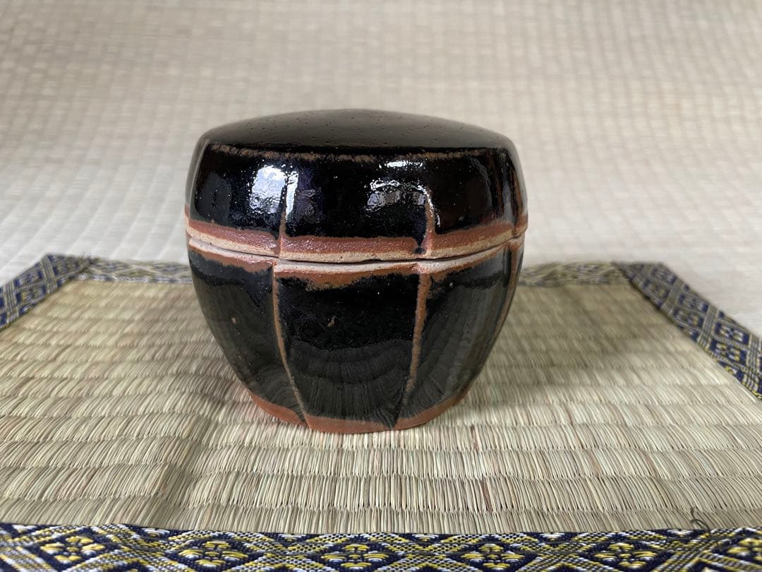 濱田晋作　黒釉面取蓋物