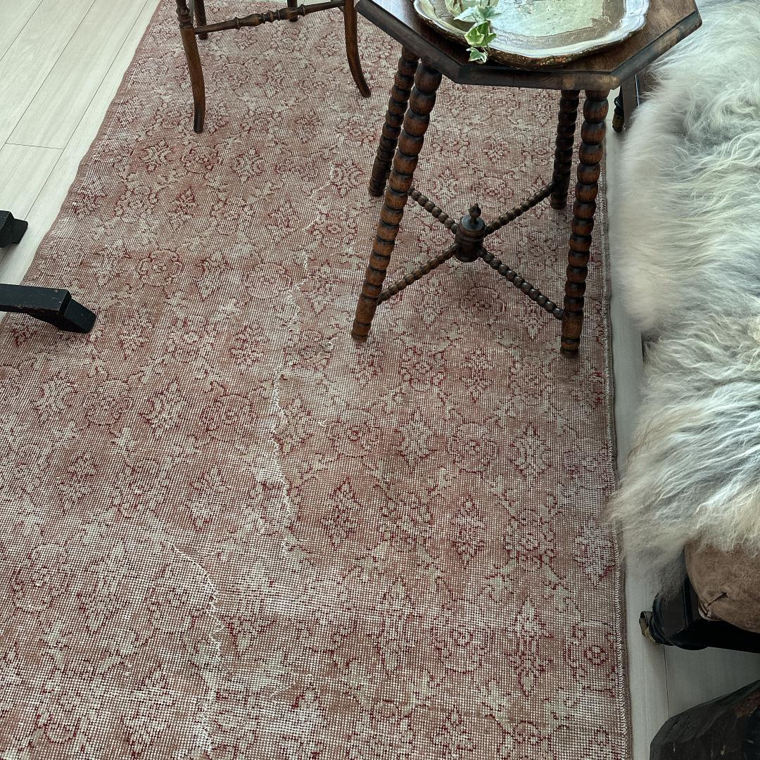 トルコ ヴィンテージラグ A95 レア人気柄 紋章 ピンクベージュ レッド