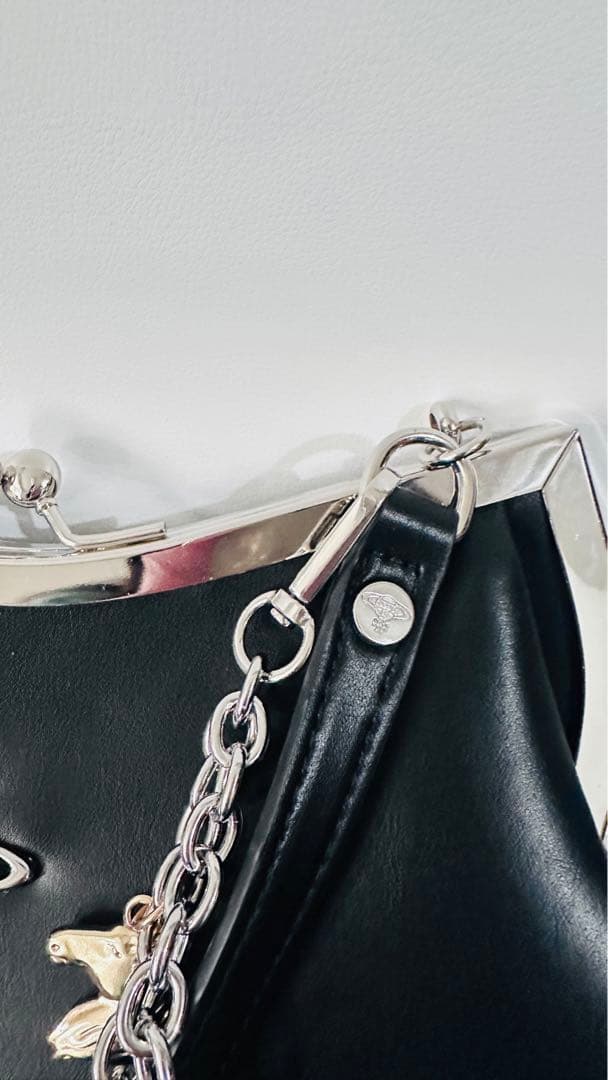 ヴィヴィアンウエストウッド　ハンドバッグブラックチェーンチャーム付き　美品