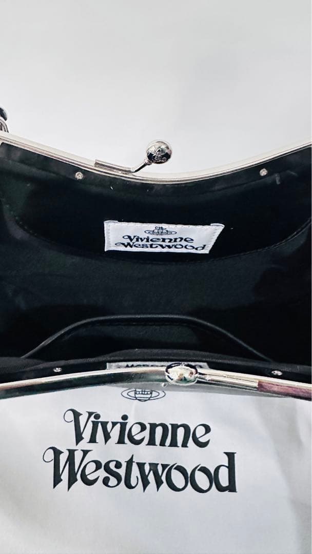 ヴィヴィアンウエストウッド　ハンドバッグブラックチェーンチャーム付き　美品