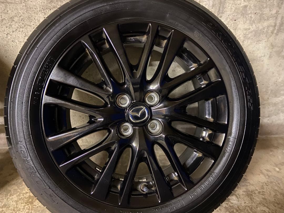 マツダ2 16インチ ブラックホイール Toyoタイヤ付き