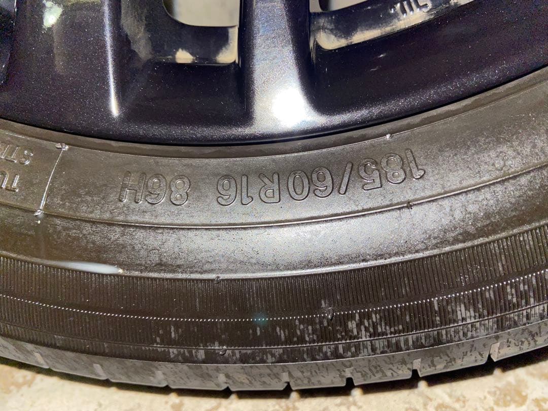 マツダ2 16インチ ブラックホイール Toyoタイヤ付き