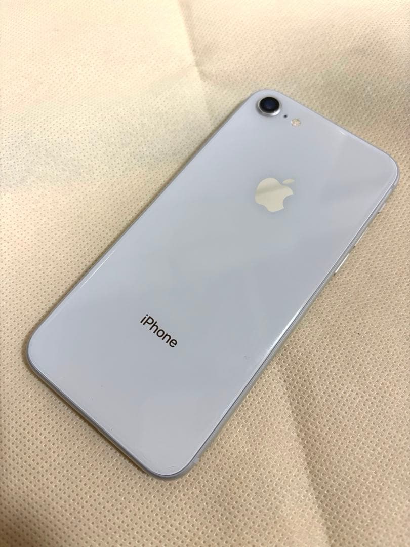 【美品】iPhone8 シルバー 64GB ガラスフィルム付