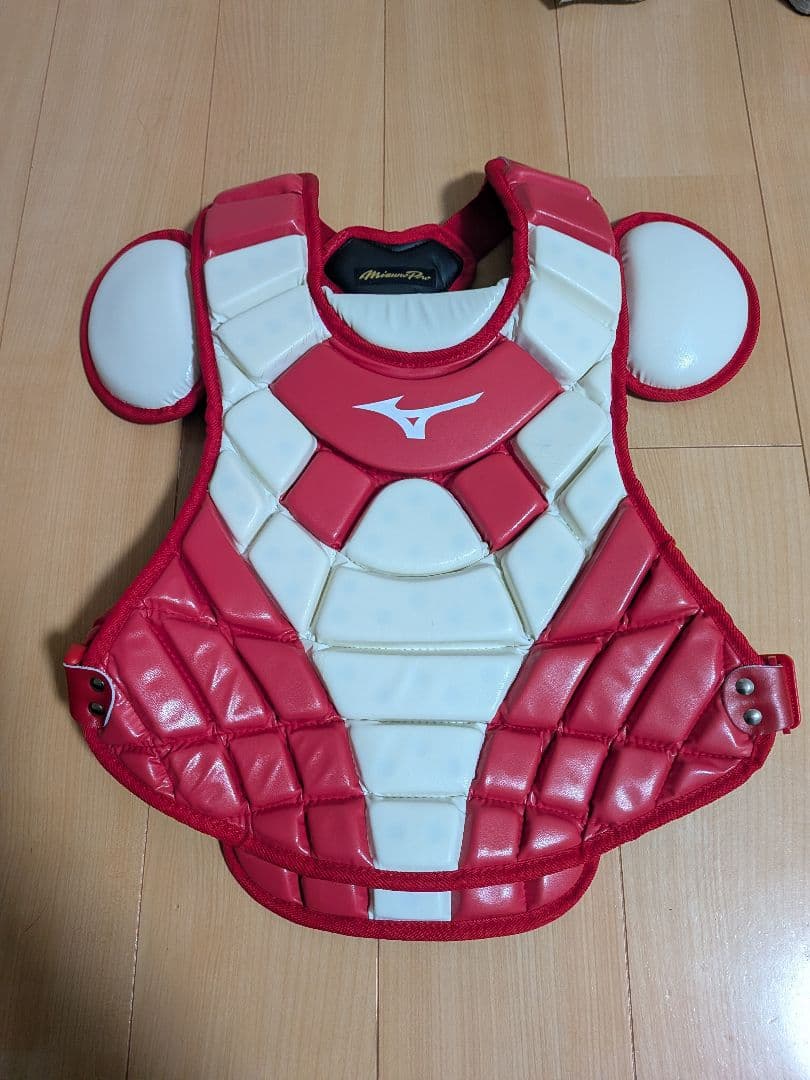 ミズノプロ　硬式用/ソフト用　キャッチャー　プロテクター レッド×ホワイト