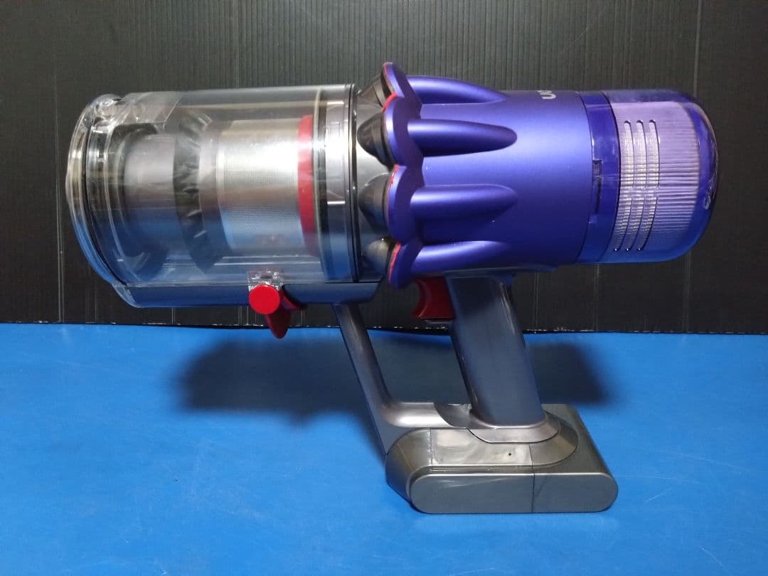大人気モデル！dyson‼️デジタルスリムフィラフィ SV18充電スタンド付き①