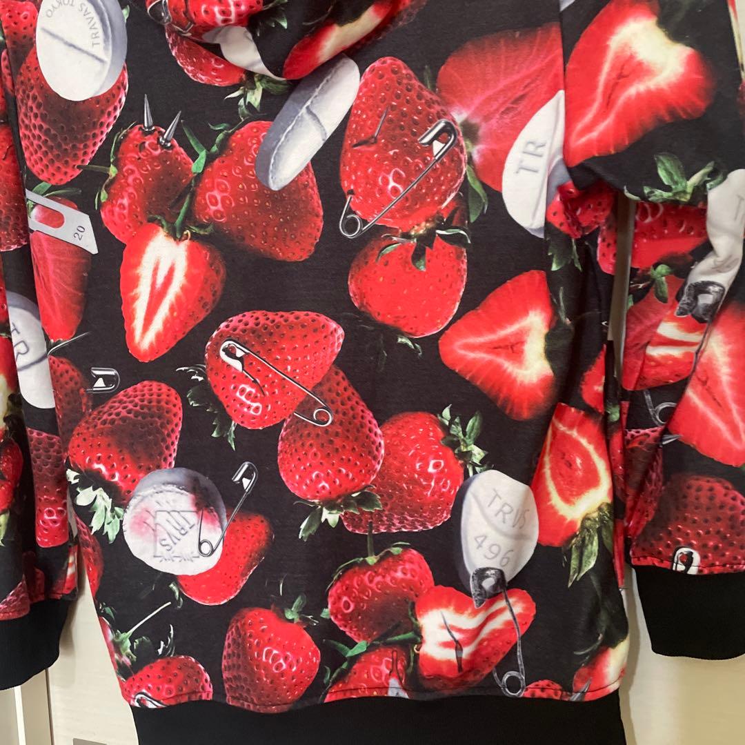 トラバストウキョウ 苺　イチゴ　総柄　プルオーバー　ビックシルエット　F