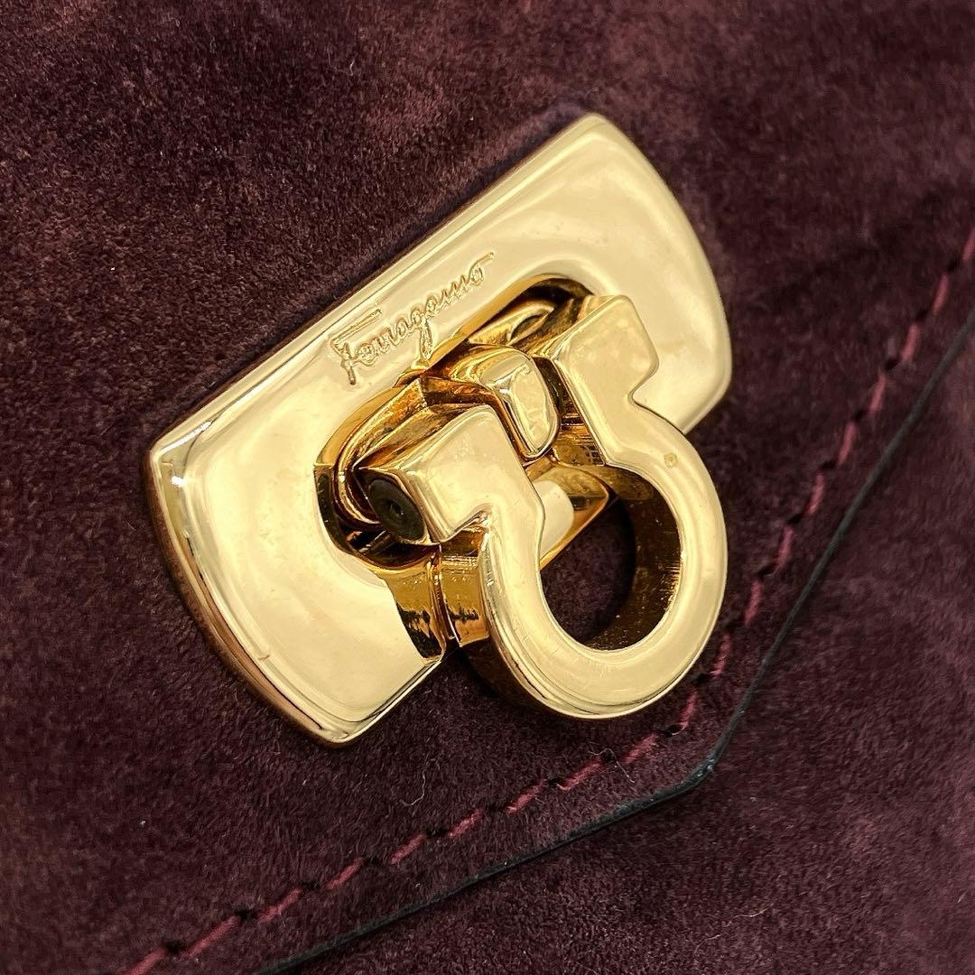 希少【Salvatore Ferragamo】ボディバッグ　ガンチーニ金具