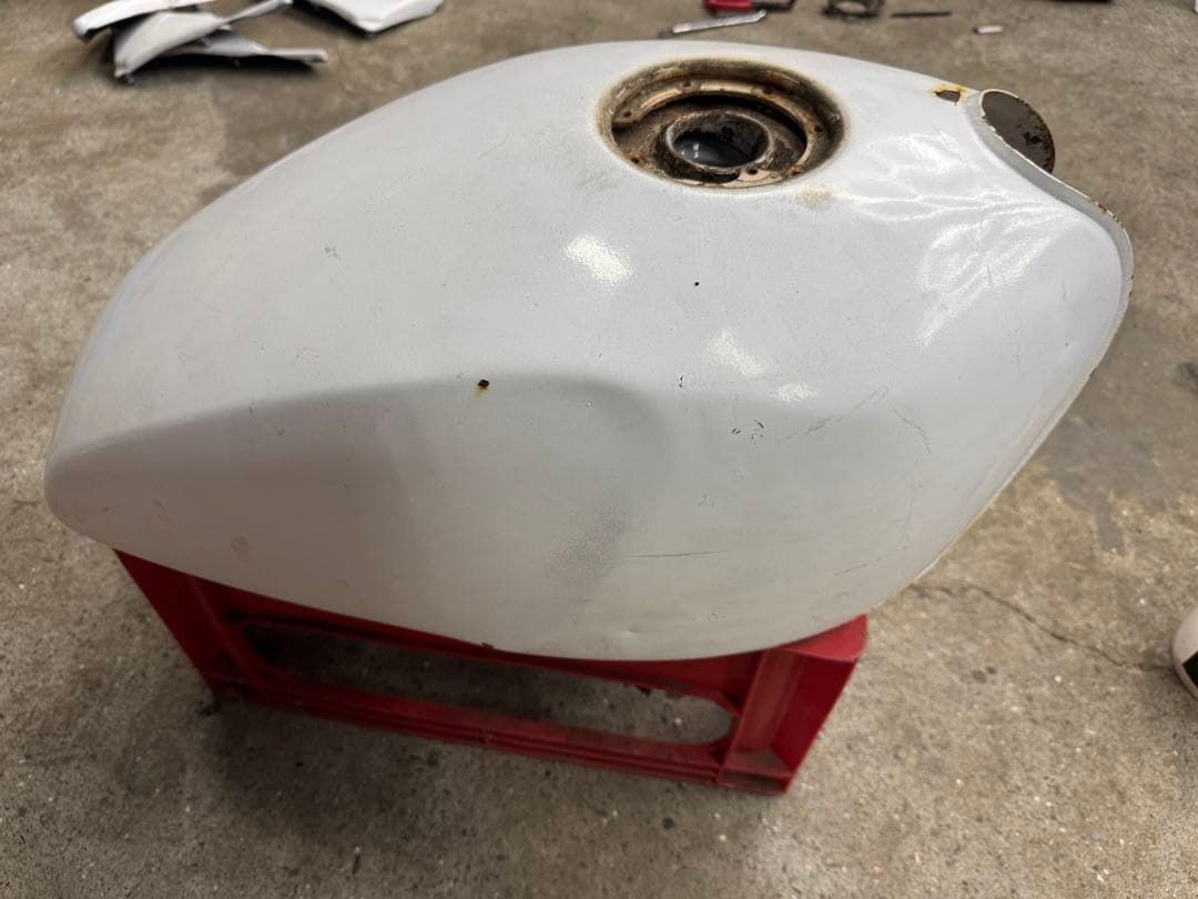 ゼファー400 外装セット！タンク錆薄！テールランプ付き