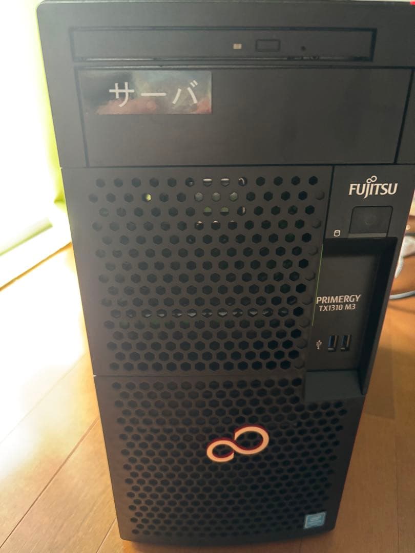 Fujitsu PRIMERGY TX1310 M3サーバー