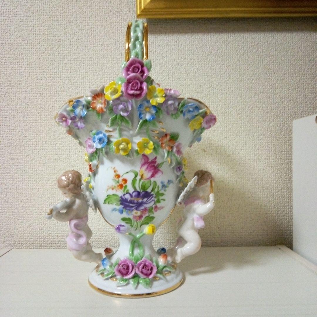 花瓶　陶器　フラワーベース　天使、花立体モチーフ