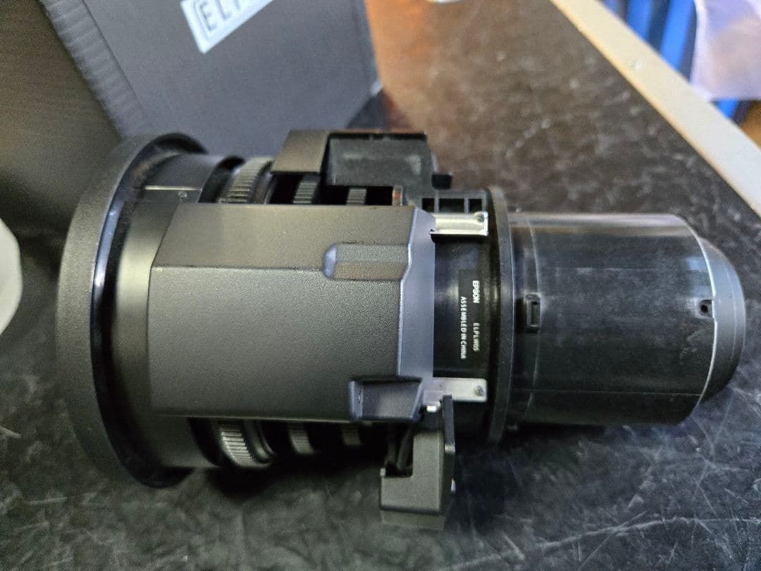 プロジェクター Epson ELPLW05